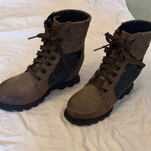Sorel Brown and Gray Lace-Up Women's Boots